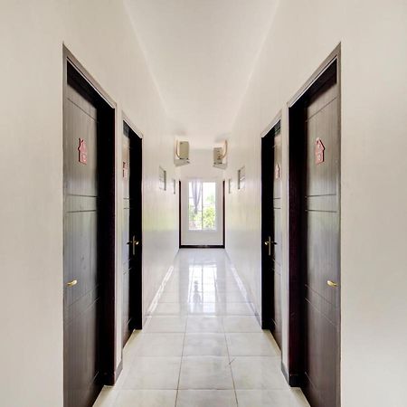 Oyo Life 3987 Kost Aditya Surabaya Exterior photo