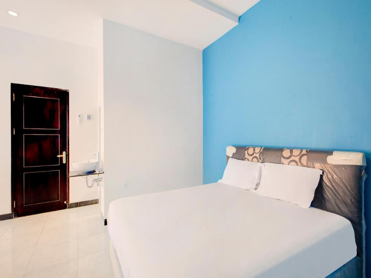 Oyo Life 3987 Kost Aditya Surabaya Exterior photo