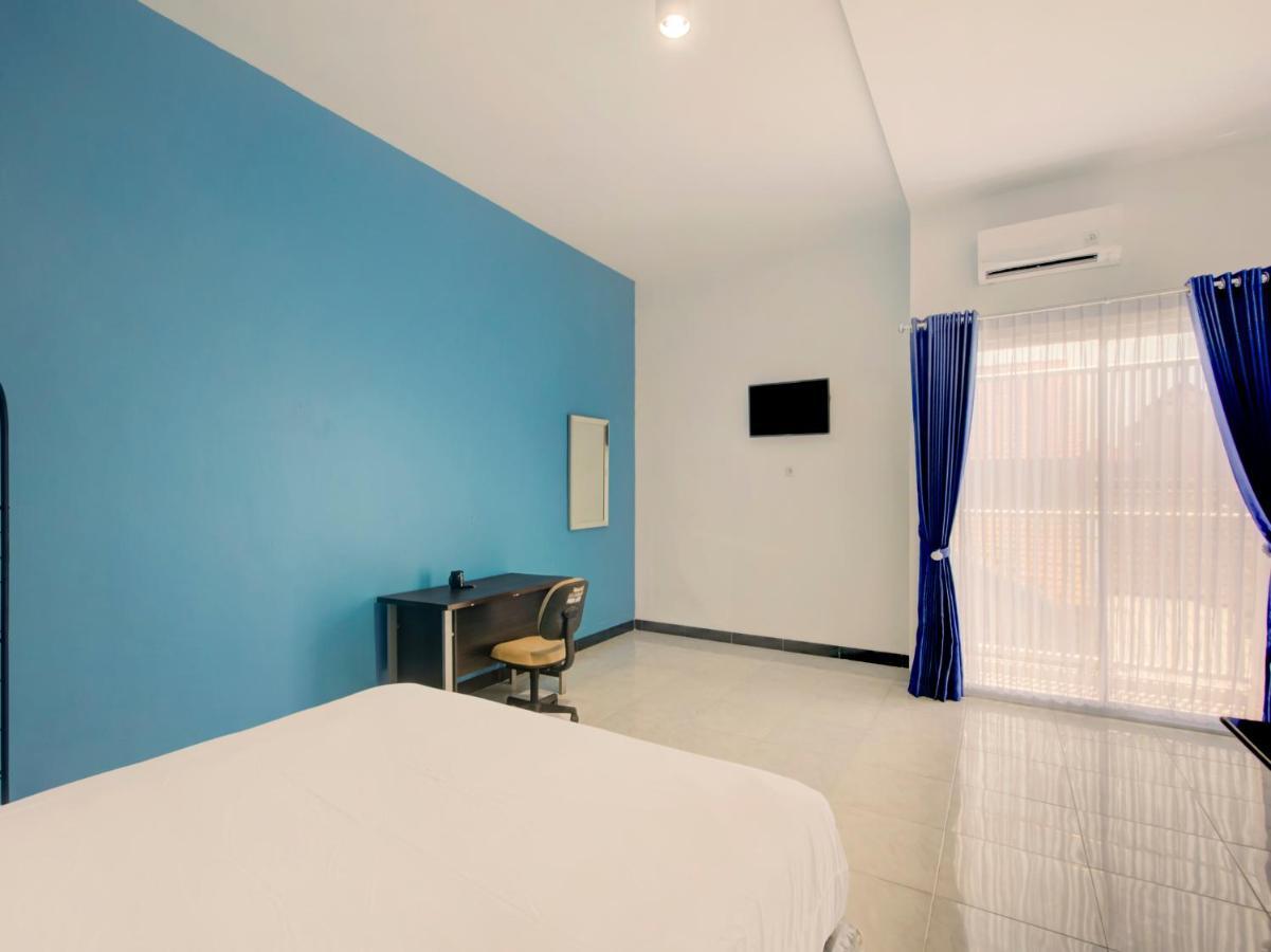 Oyo Life 3987 Kost Aditya Surabaya Exterior photo