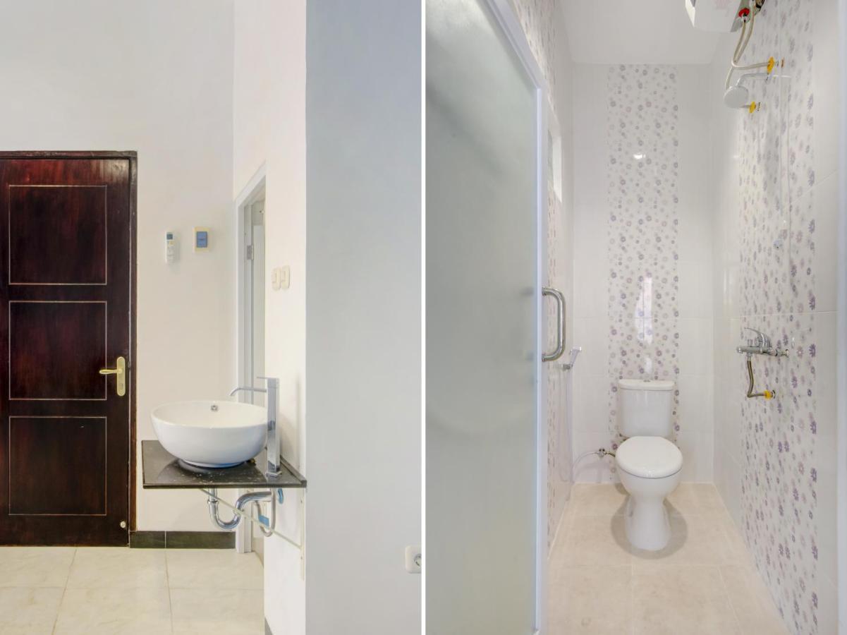 Oyo Life 3987 Kost Aditya Surabaya Exterior photo