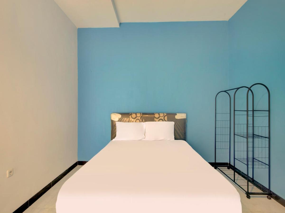 Oyo Life 3987 Kost Aditya Surabaya Exterior photo